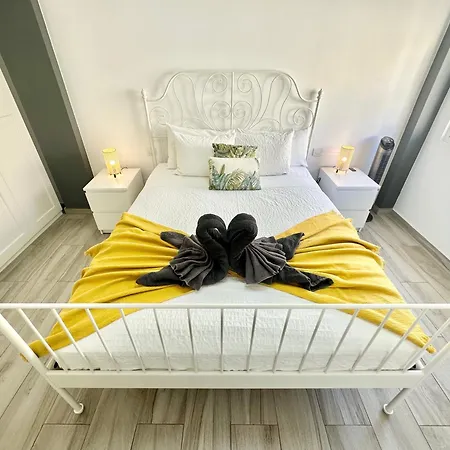 Apartment Mango Sorbet Super Central, 3 Desks, High Speed Internet, 3 Bedrooms And 2 Bathrooms
