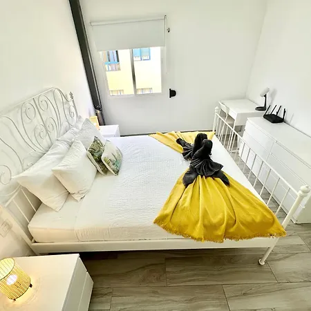 Mango Sorbet Super Central, 3 Desks, High Speed Internet, 3 Bedrooms And 2 Bathrooms Apartment Corralejo