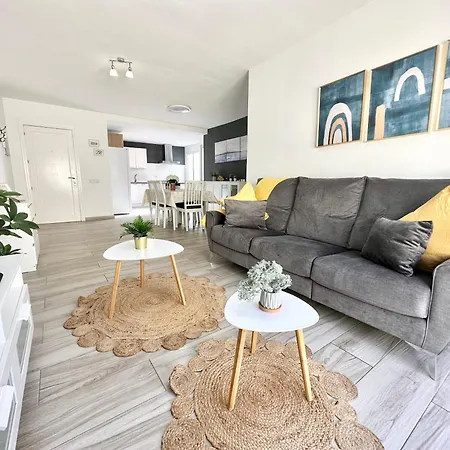 Apartment Mango Sorbet Super Central, 3 Desks, High Speed Internet, 3 Bedrooms And 2 Bathrooms *