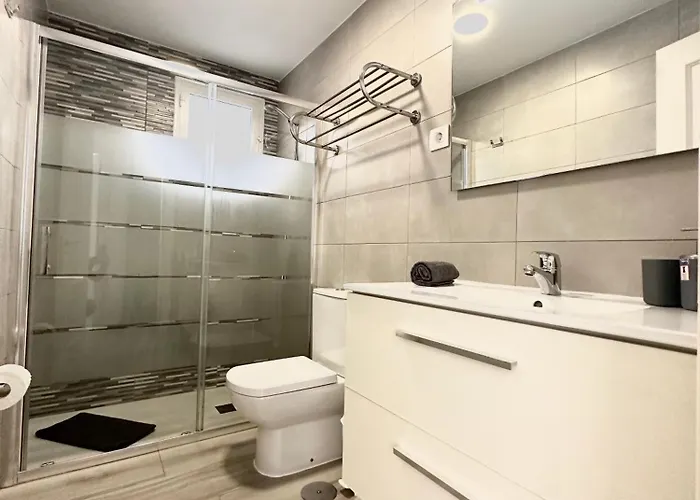 Mango Sorbet Super Central, 3 Desks, High Speed Internet, 3 Bedrooms And 2 Bathrooms Appartamento