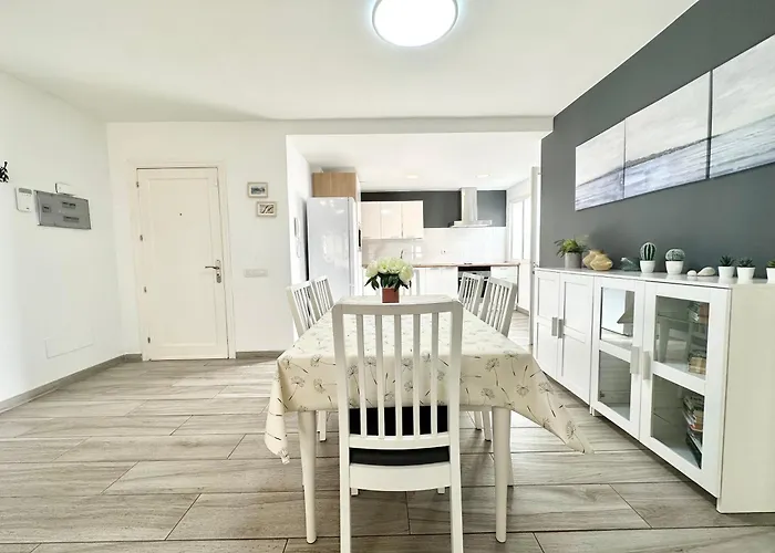 Mango Sorbet Super Central, 3 Desks, High Speed Internet, 3 Bedrooms And 2 Bathrooms * Corralejo