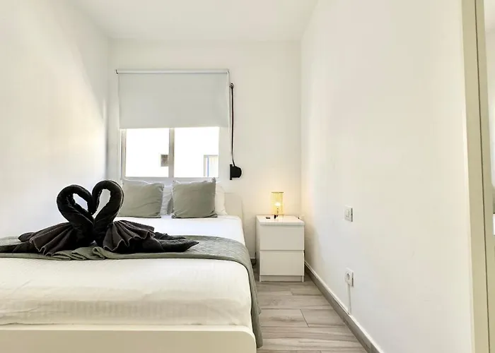 Mango Sorbet Super Central, 3 Desks, High Speed Internet, 3 Bedrooms And 2 Bathrooms Corralejo